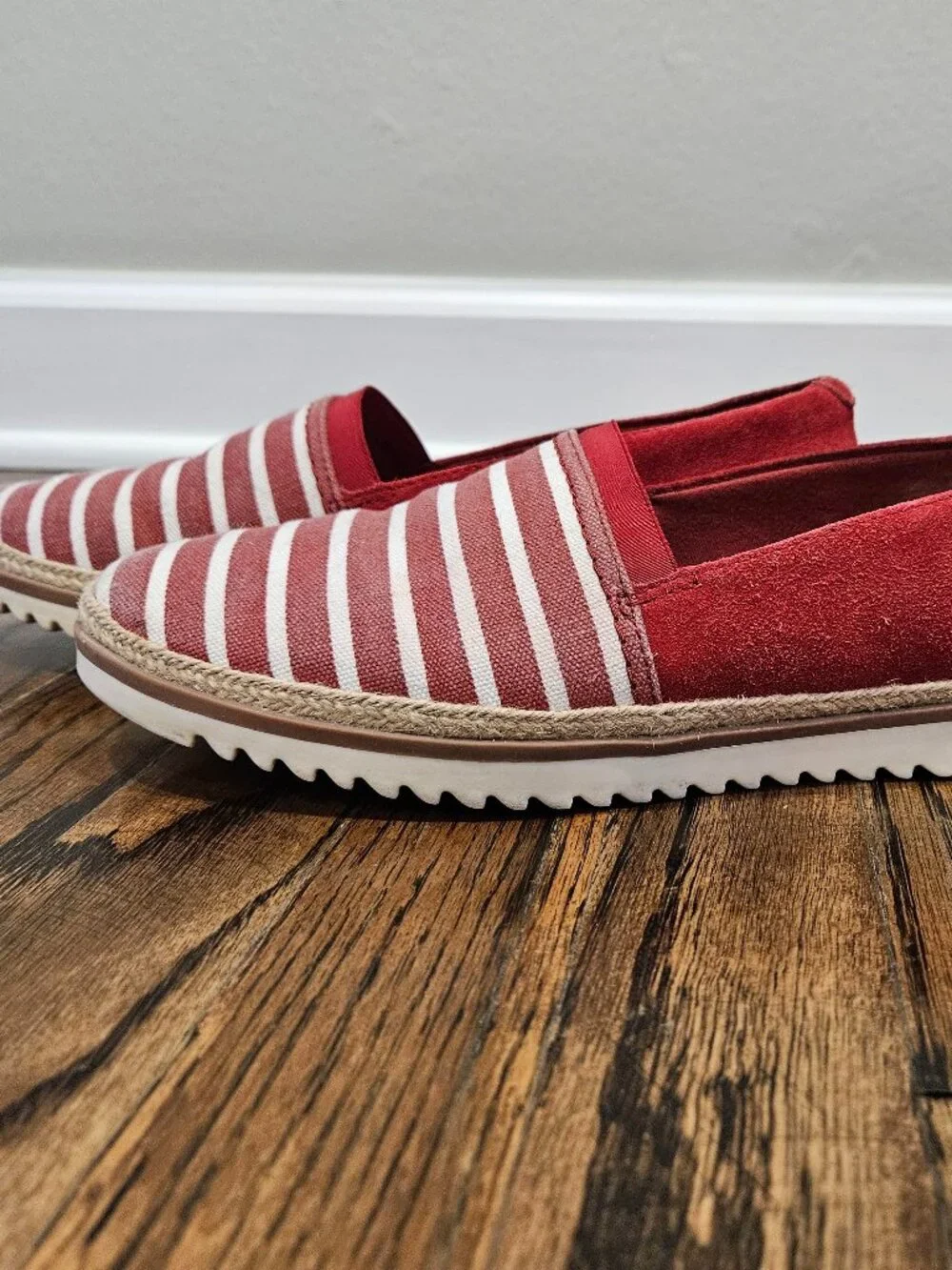 Clarks Serena Paige Loafer Women's Red White Striped Canvas Slip On Shoes - 10